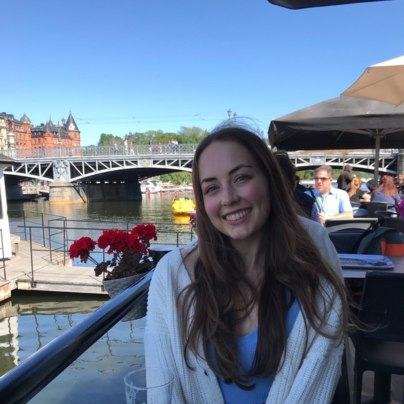 Meet your Posher, Brynna - Picture 1 of 1